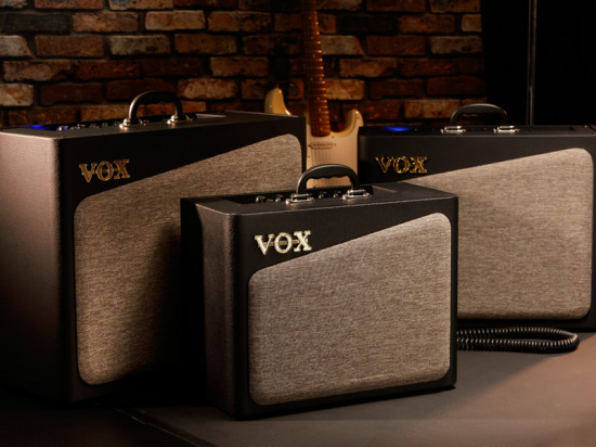 Vox AV30 - комбо с цифровыми эффектами и ламповым преампом